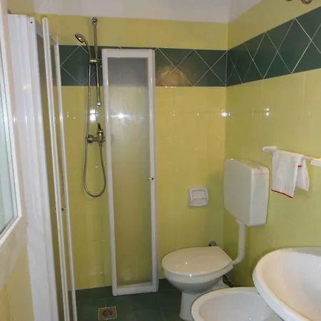 In 38355 * 比比翁